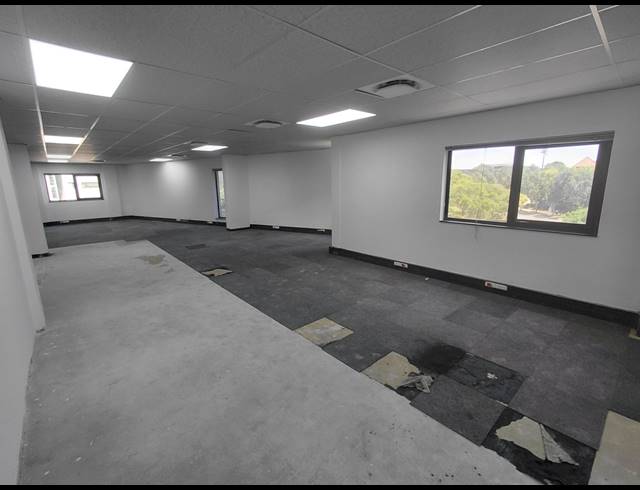 722M² OFFICE TO LET IN MIDRIDGE PARK